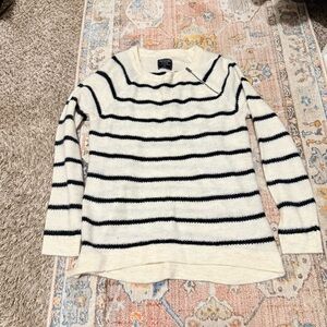 NWT ABERCROMBIE Striped Cream and Navy Sweater. Medium